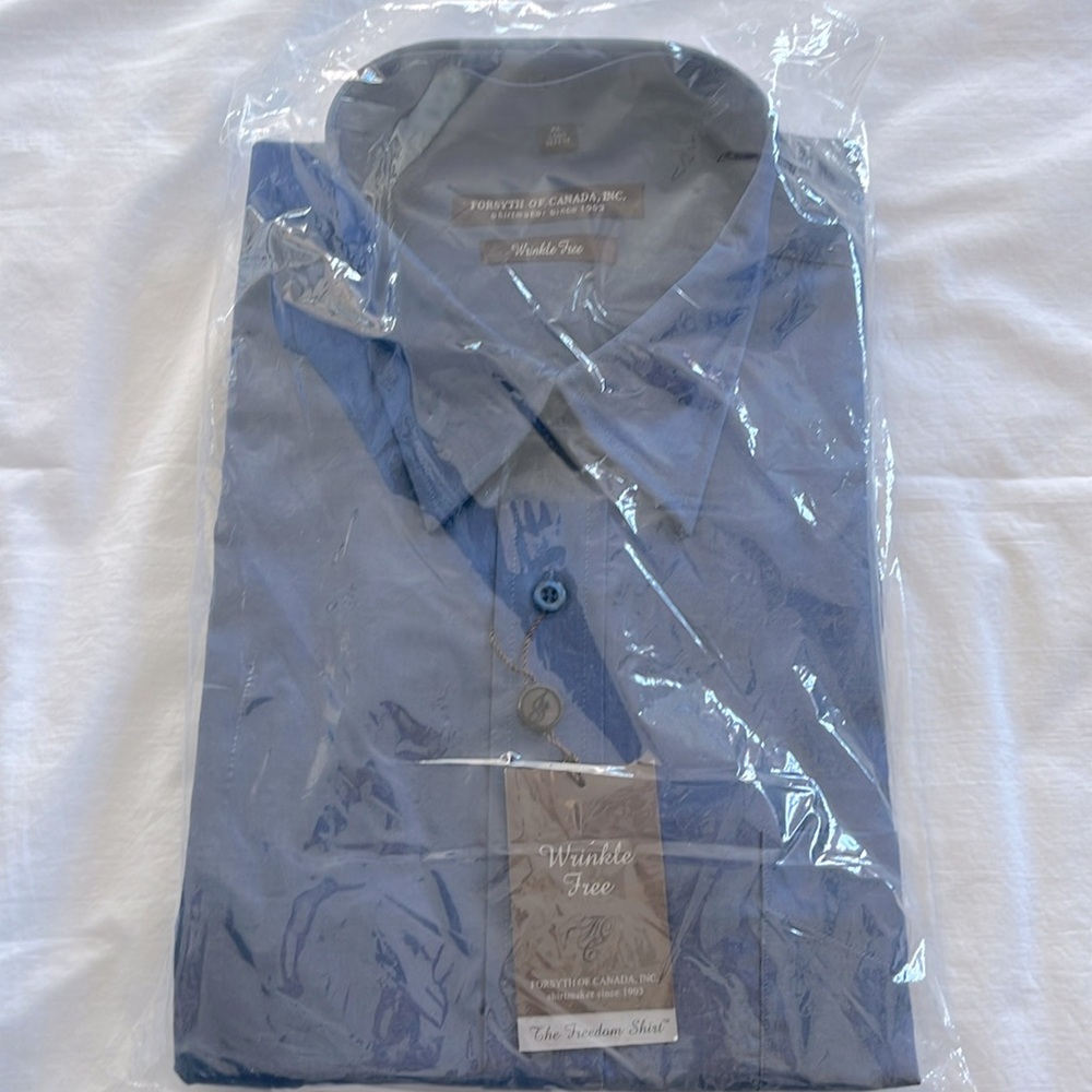 NWT Men’s Forsyth of Canada LS blue wrinkle free dress shirt. 
SizeXL